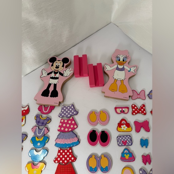 Disney Minnie And Daisy Magnetic Dress Up Wood Dolls Melissa And Doug - Picture 7 of 8